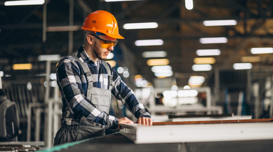 Como o sistema de produção enxuta ajuda a empresa a reduzir custos e desperdícios